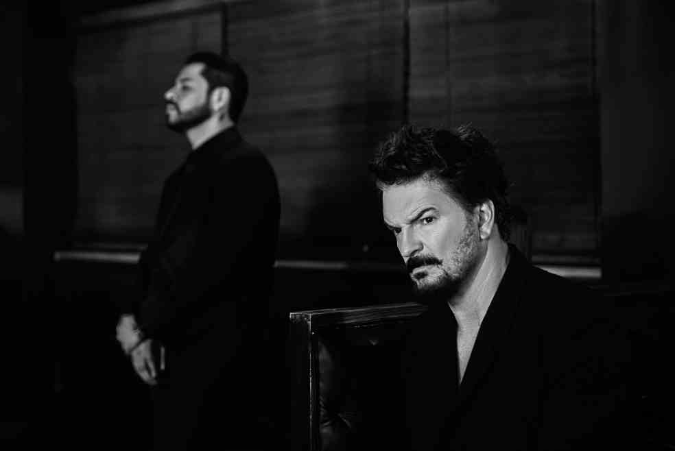 Ricardo Arjona y Grupo Firme